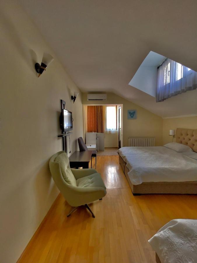 Luxors Garden Hotel Batumi Esterno foto