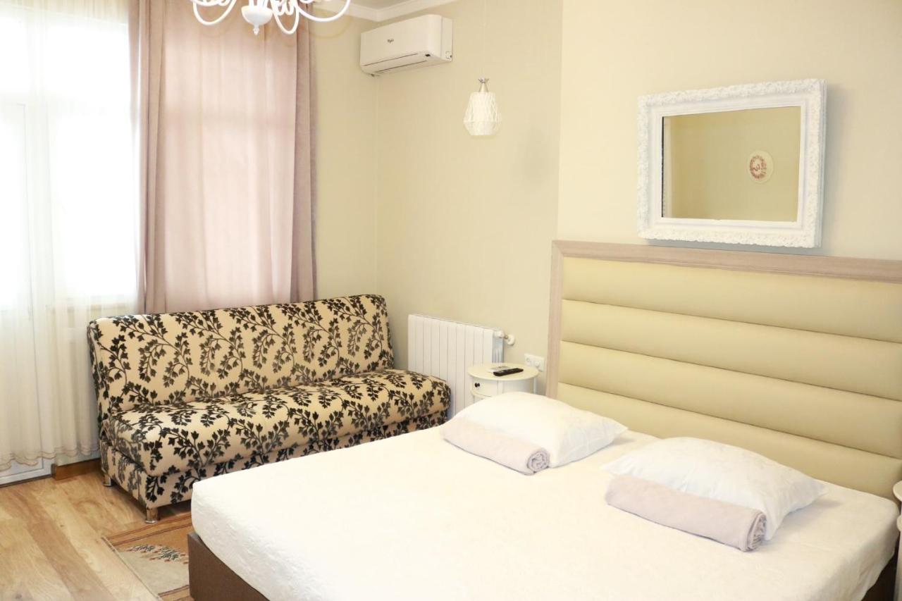 Luxors Garden Hotel Batumi Esterno foto