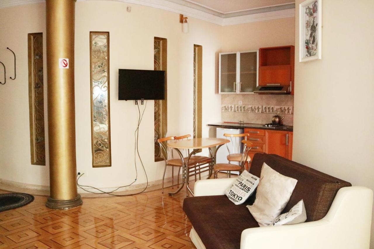 Luxors Garden Hotel Batumi Esterno foto